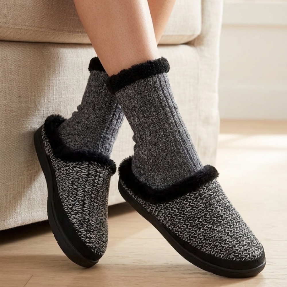 Toms Sage Knit Slippers Size 7 Black Rubber Sole Cozy